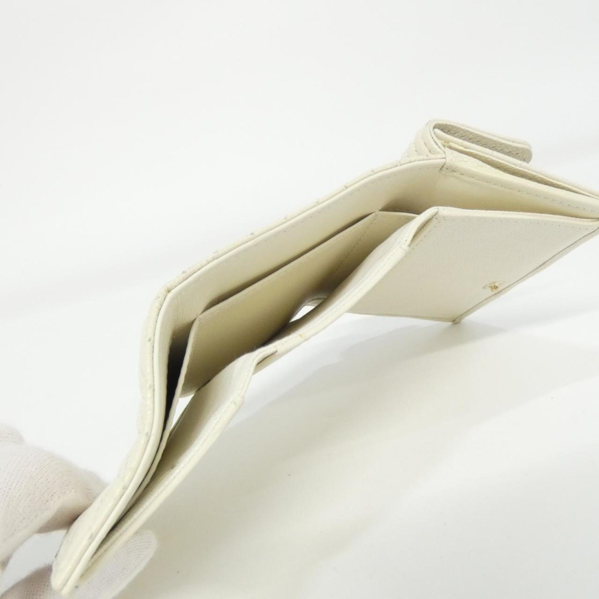 Chanel White Grained Calfskin Wallet (Bi-Fold) (Pre-Owned)