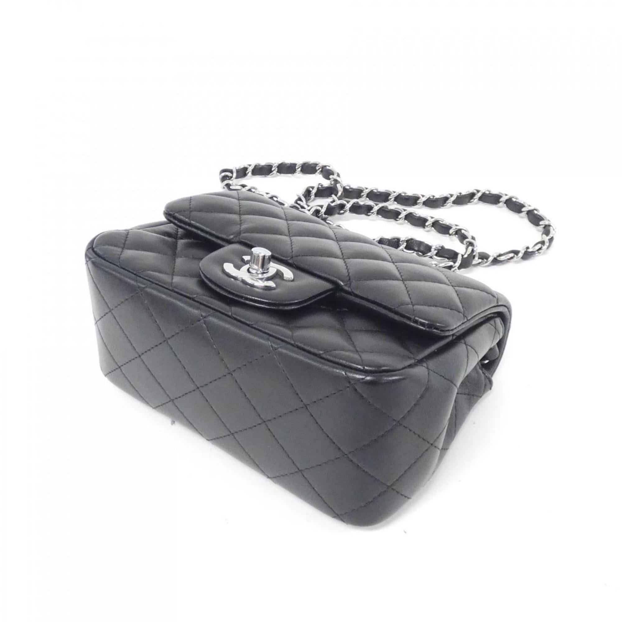 Chanel Black Leather Shoulder Bag (Pre-Owned)