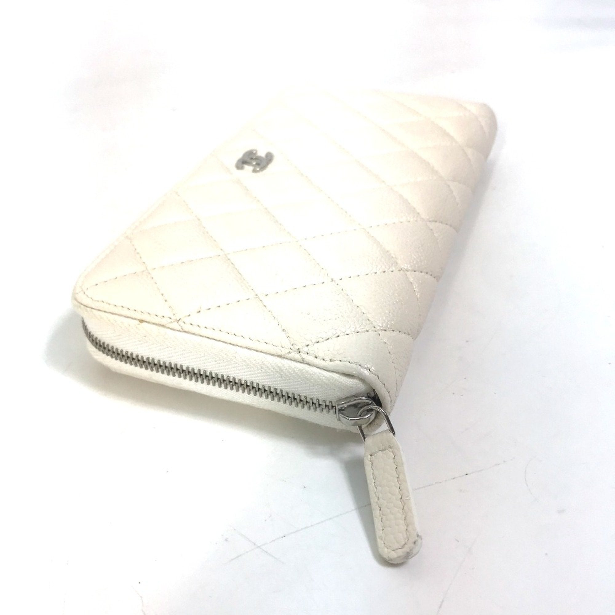 Chanel White Leather Long Wallet (Bi-Fold) (Pre-Owned)