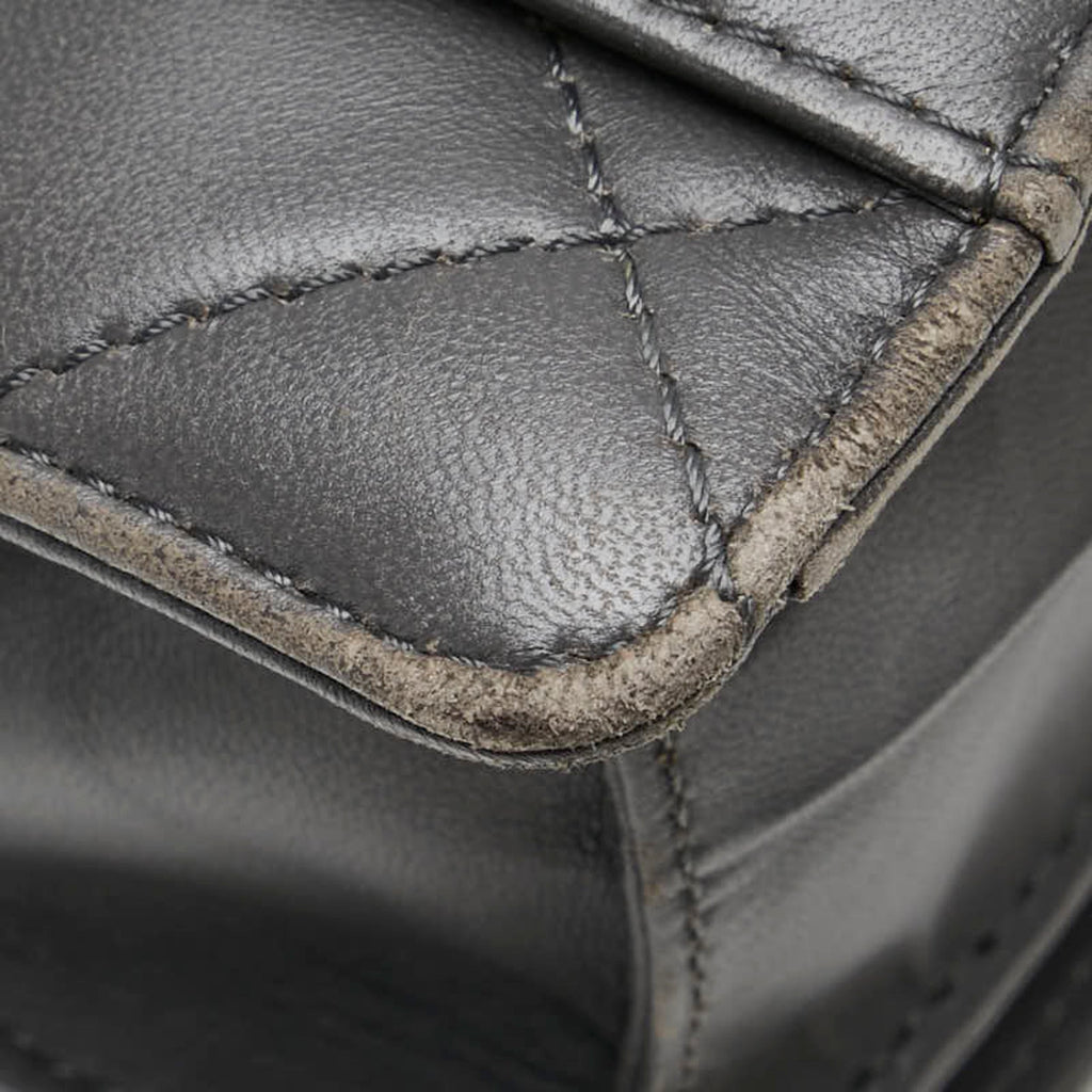 Chanel Gray Leather Shoulder Bag (Pre-Owned)