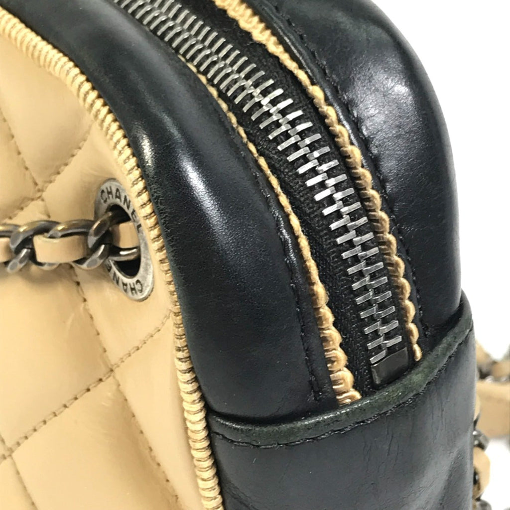 Chanel Beige Leather Shoulder Bag (Pre-Owned)