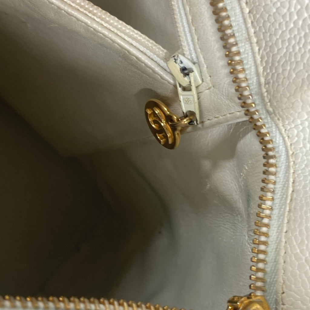 Chanel White Caviar Leather Shoulder Bag Tote Bag (Pre-Owned)
