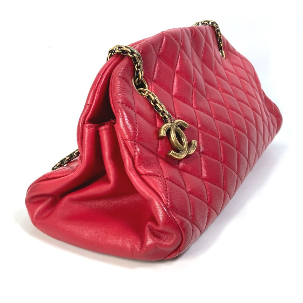 Chanel Red Leather Shoulder Bag (Pre-Owned)