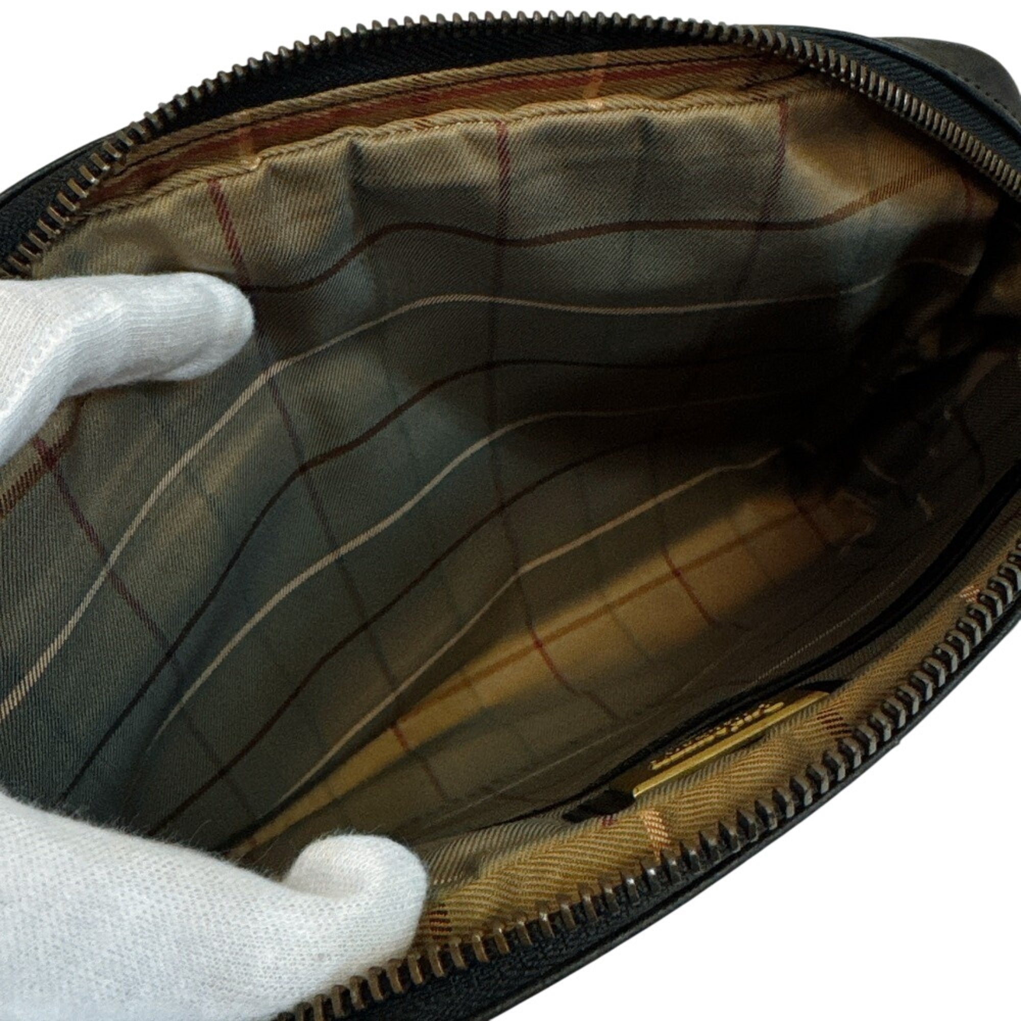 Burberry Black Leather Clutch Bag (Pre-Owned)