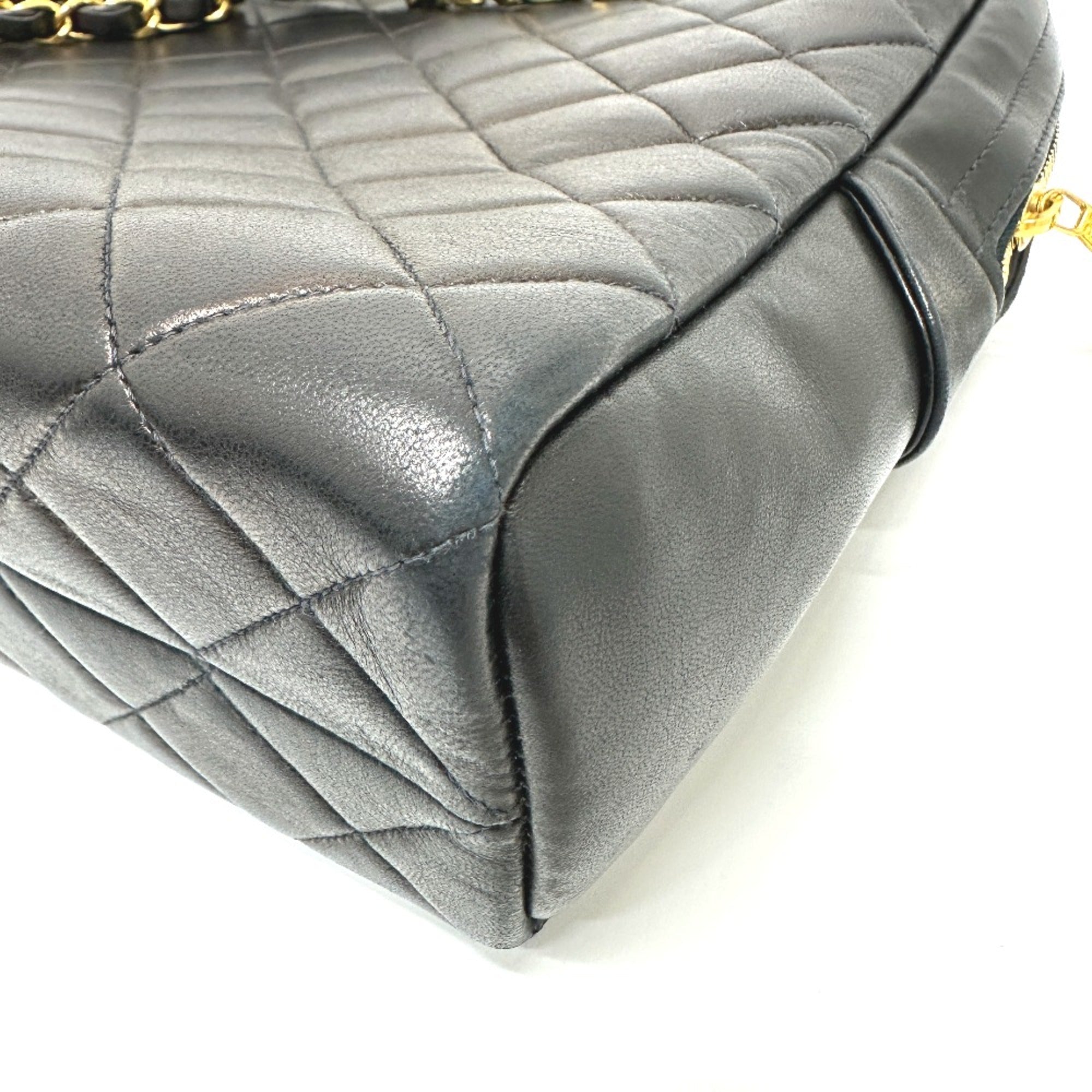 Chanel Black Leather Shoulder Bag (Pre-Owned)