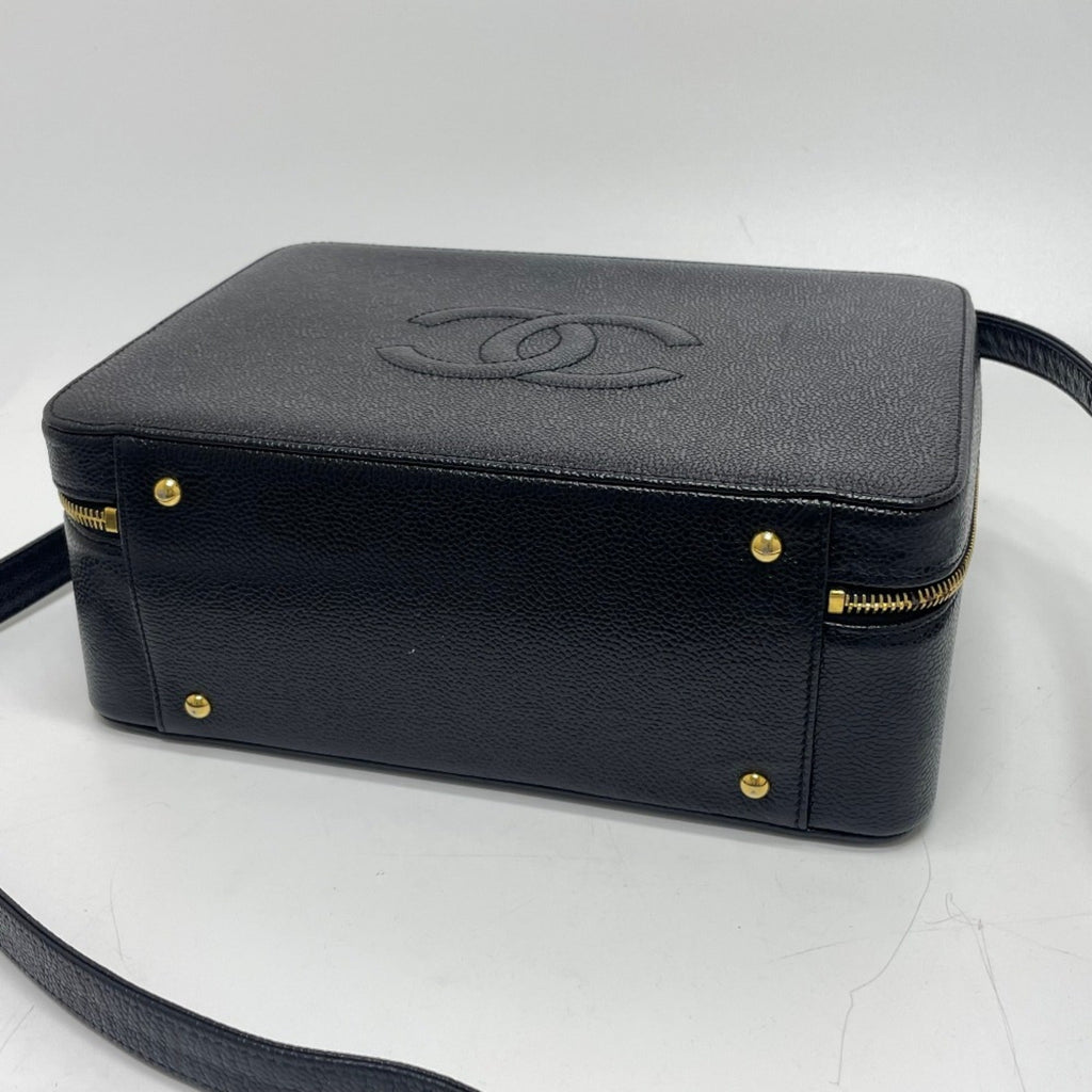 Chanel Black Leather Handbag (Pre-Owned)