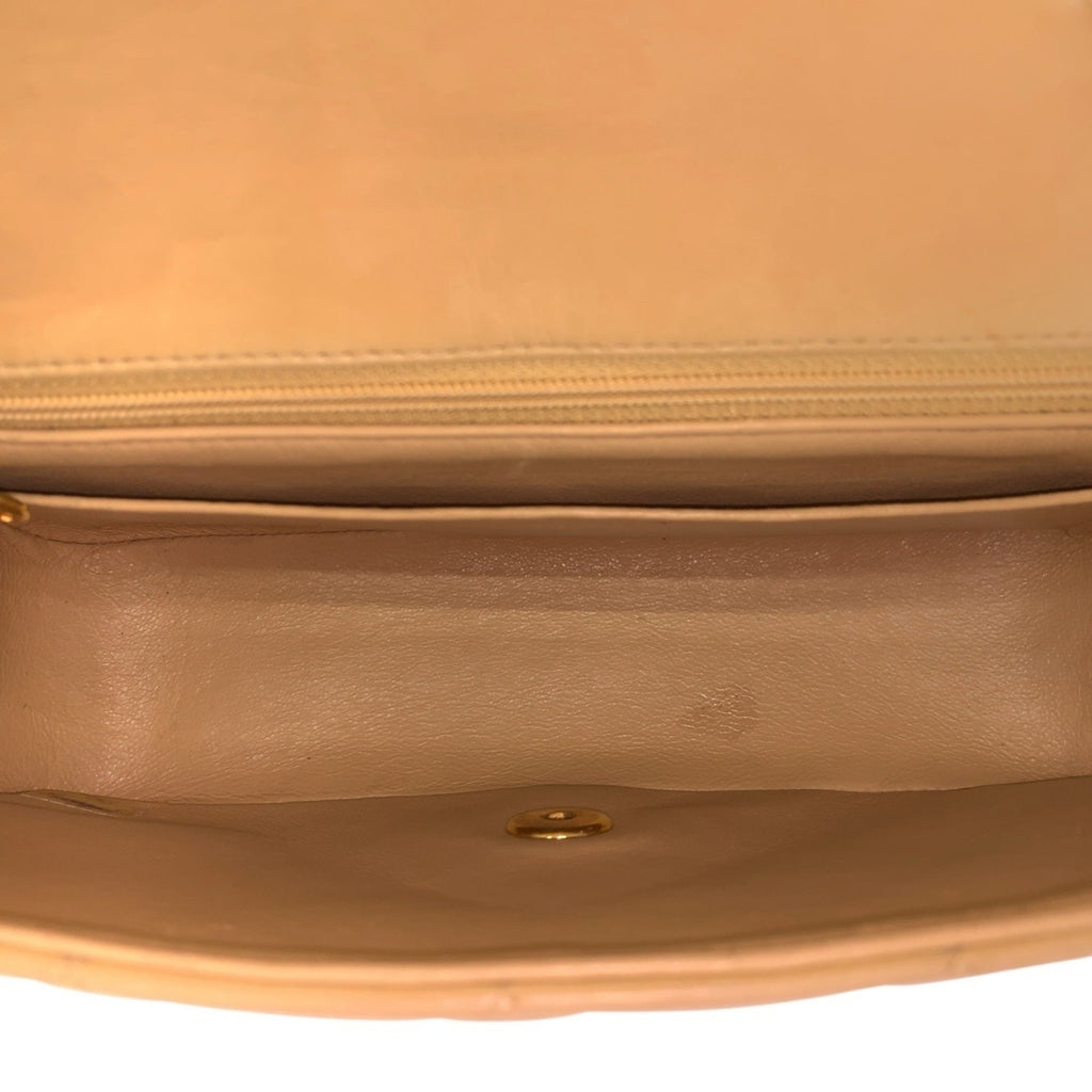 Chanel Matelasse Beige Leather Shoulder Bag (Pre-Owned)
