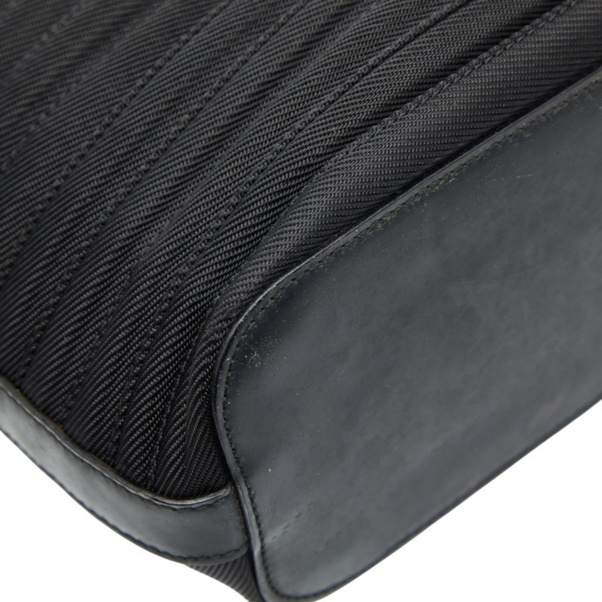 Gucci Black Nylon Shoulder Bag (Pre-Owned)