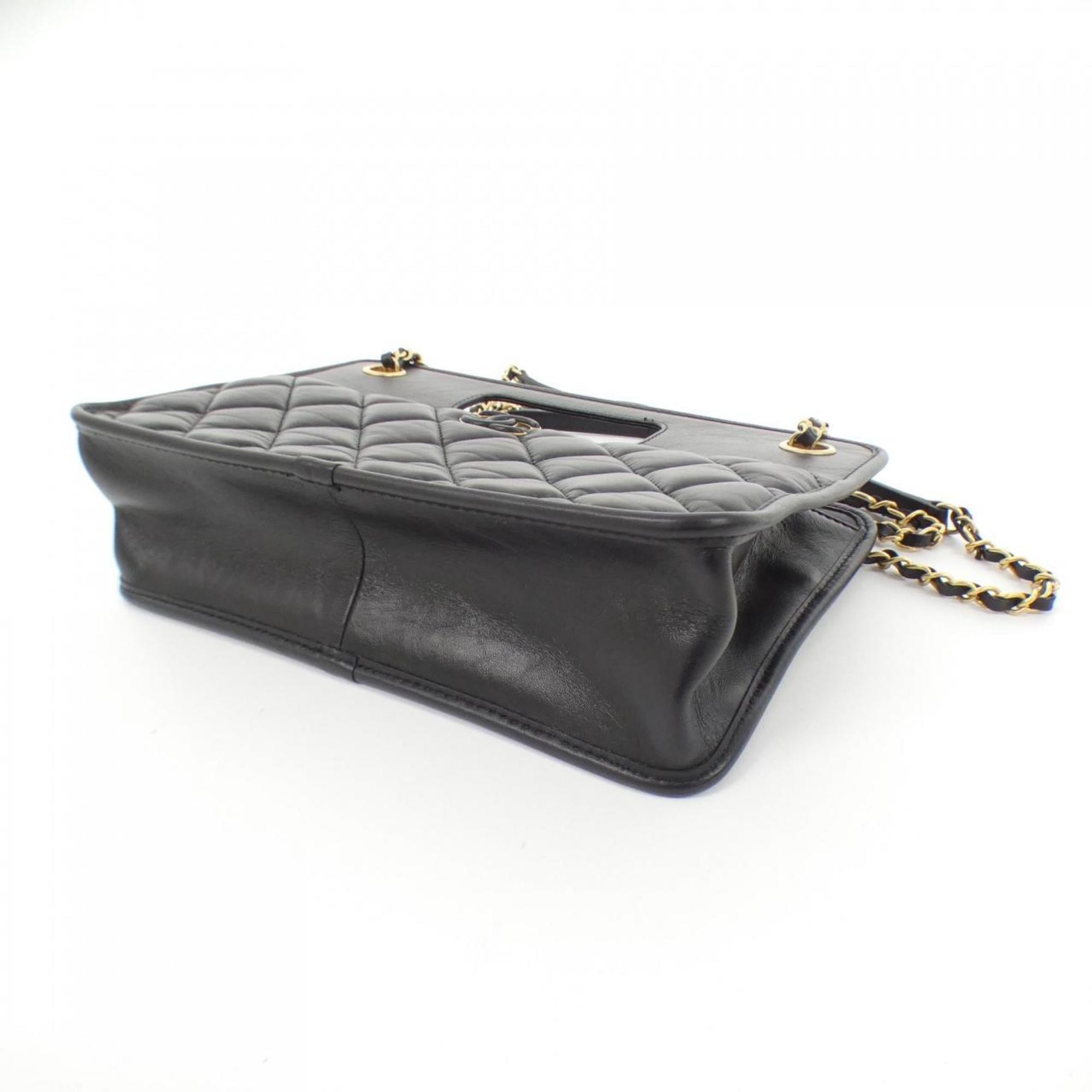 Chanel Black Leather Shoulder Bag (Pre-Owned)