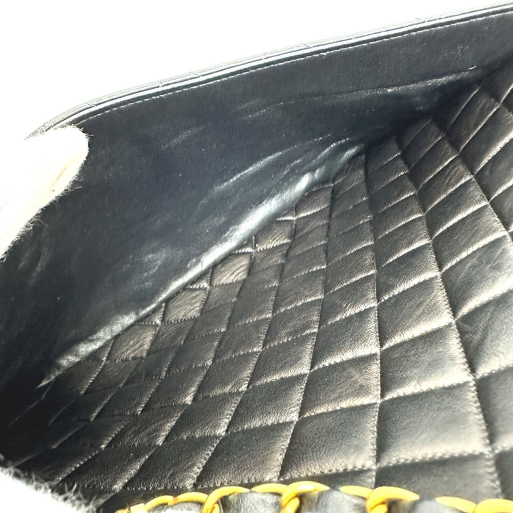 Chanel Black Leather Shoulder Bag (Pre-Owned)
