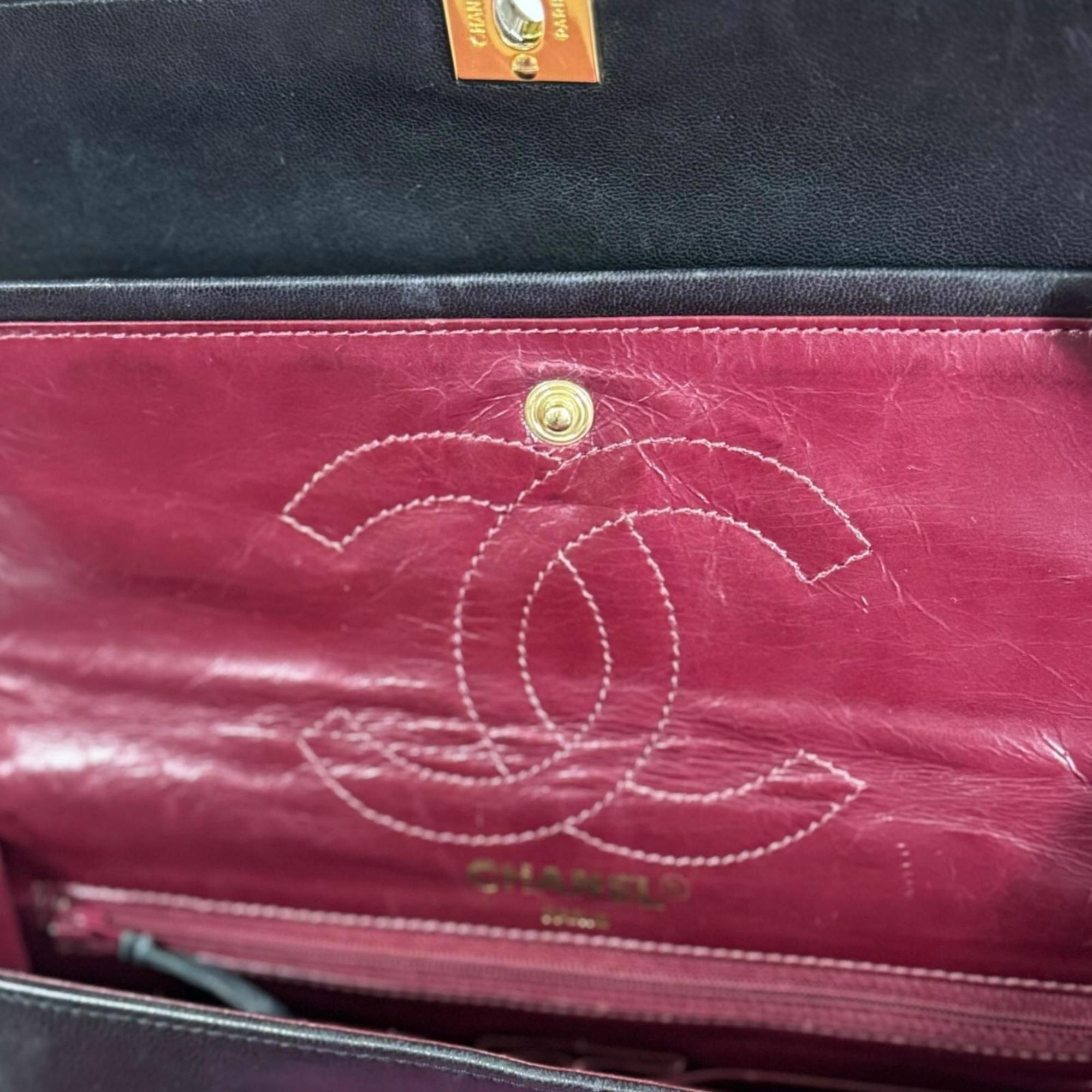 Chanel Black Leather Shoulder Bag (Pre-Owned)