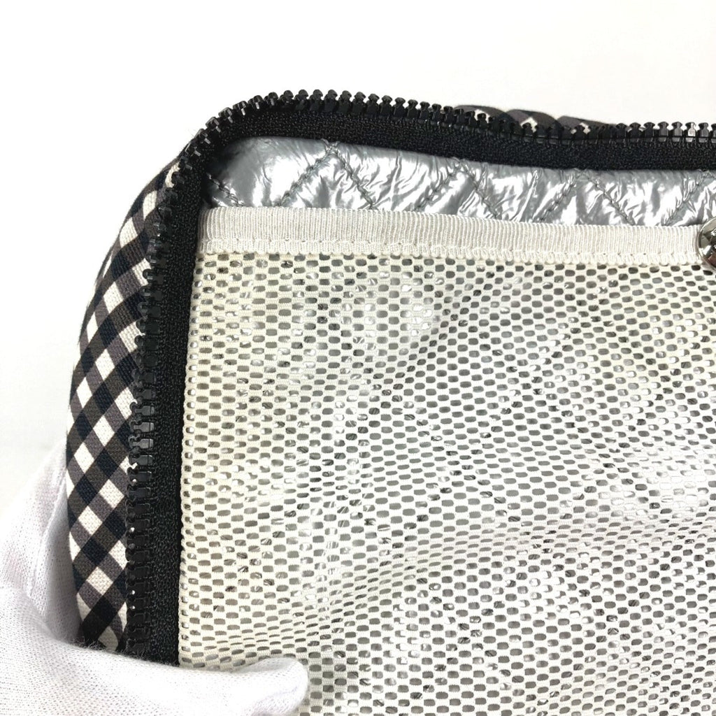 Chanel White Cloth Shoulder Bag (Pre-Owned)