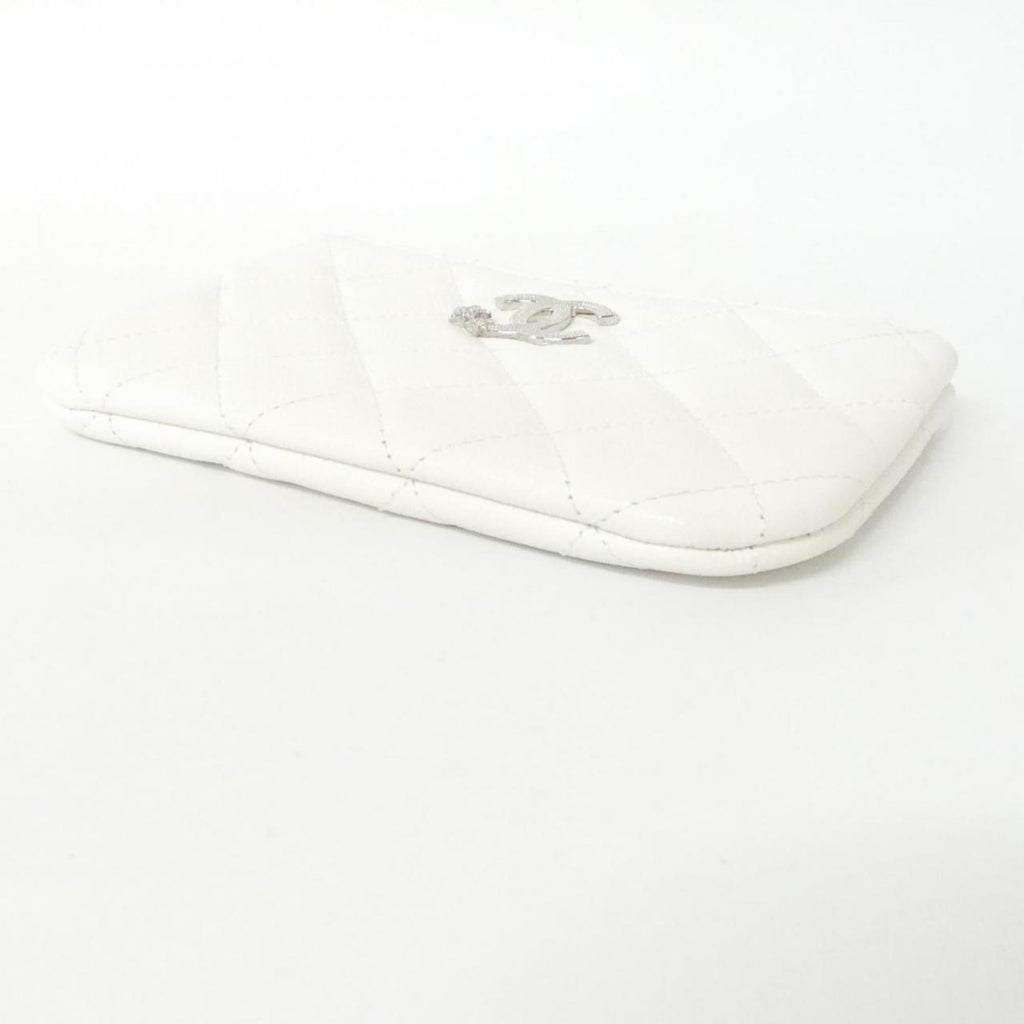 Chanel White Grained Calfskin Pouch (Pre-Owned)
