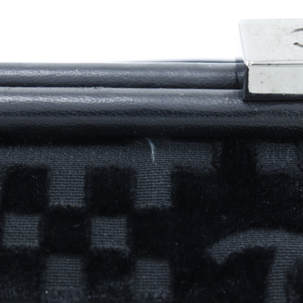 Chanel Black Leather Shoulder Bag (Pre-Owned)