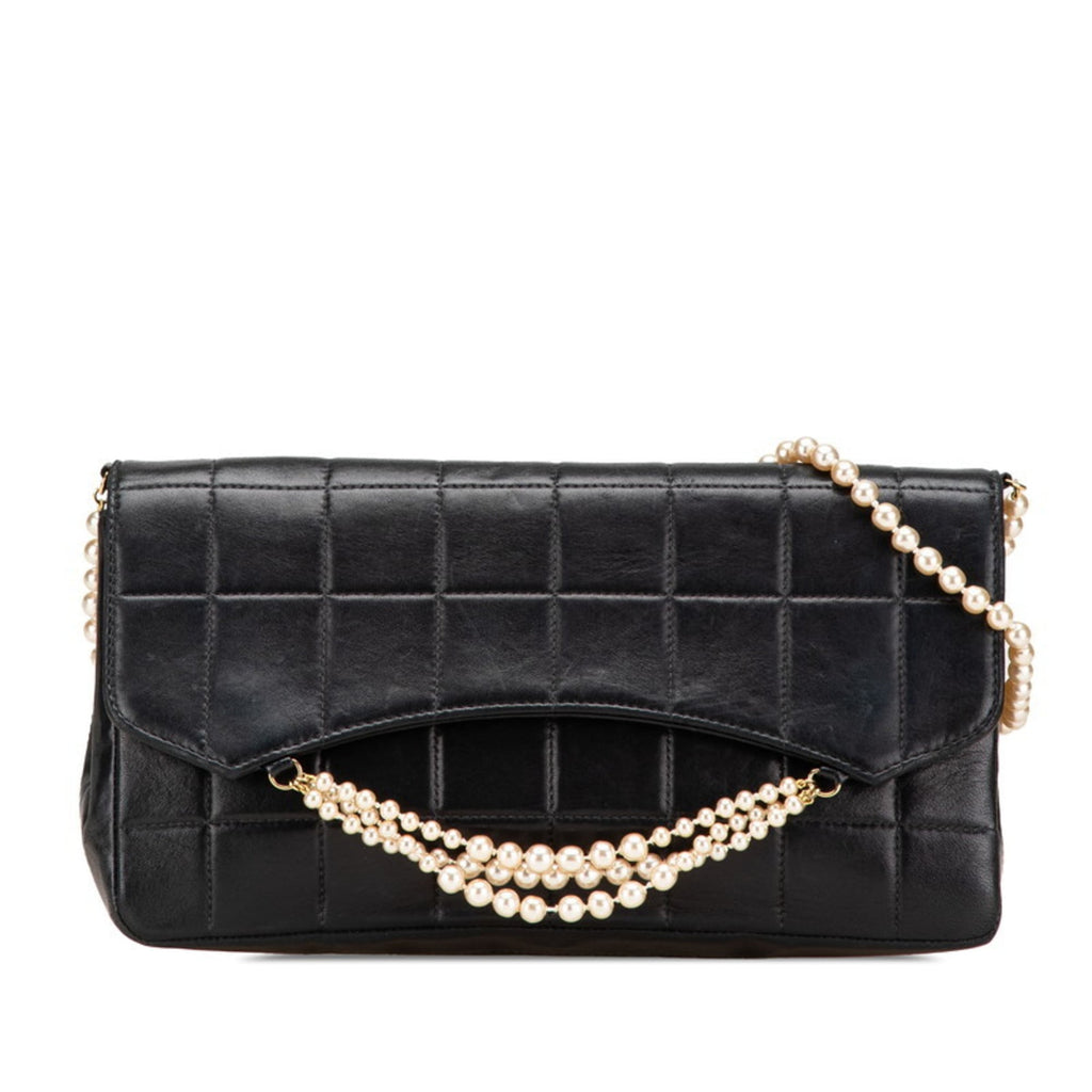 Chanel Black Leather Shoulder Bag (Pre-Owned)