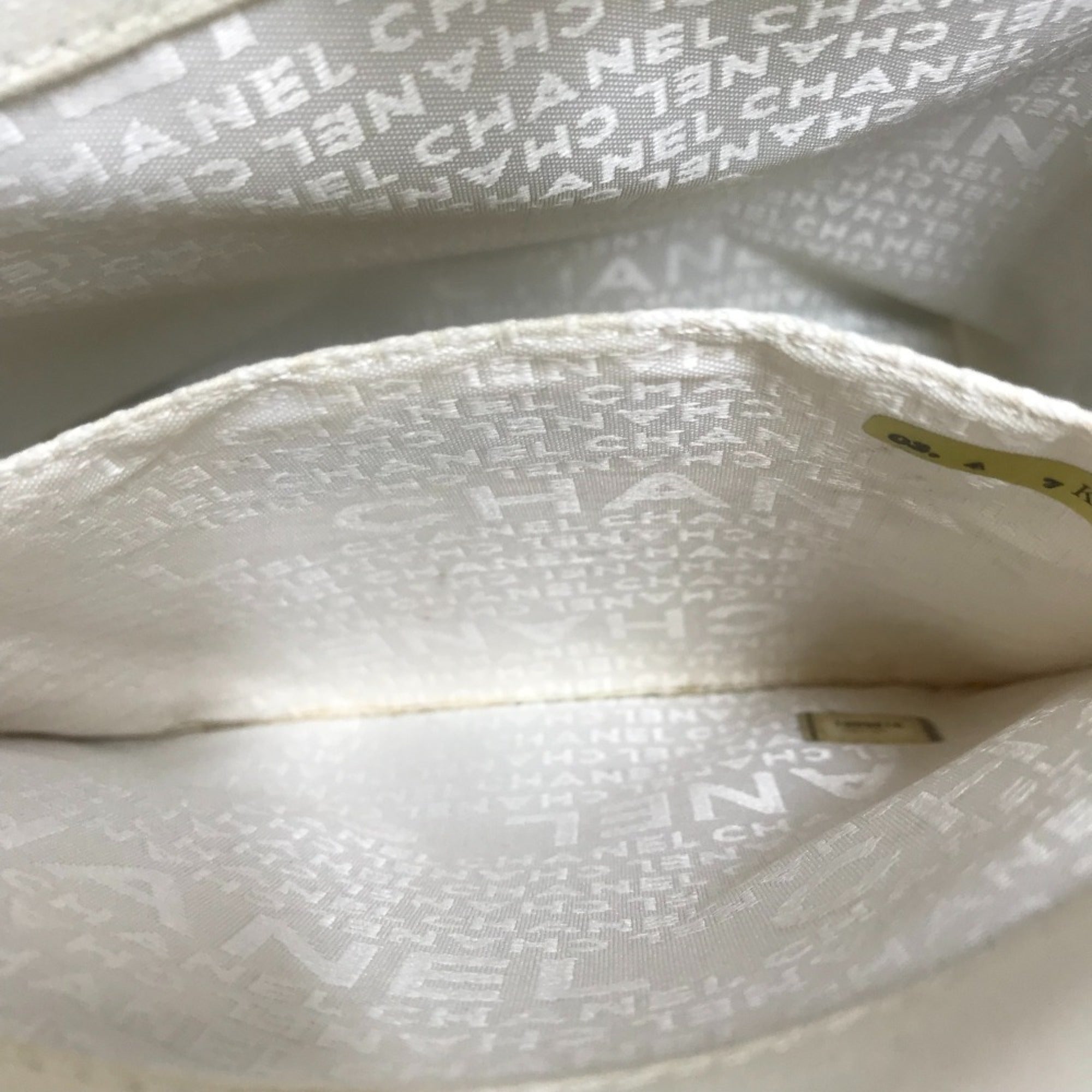 Chanel Gray Cloth Shoulder Bag (Pre-Owned)