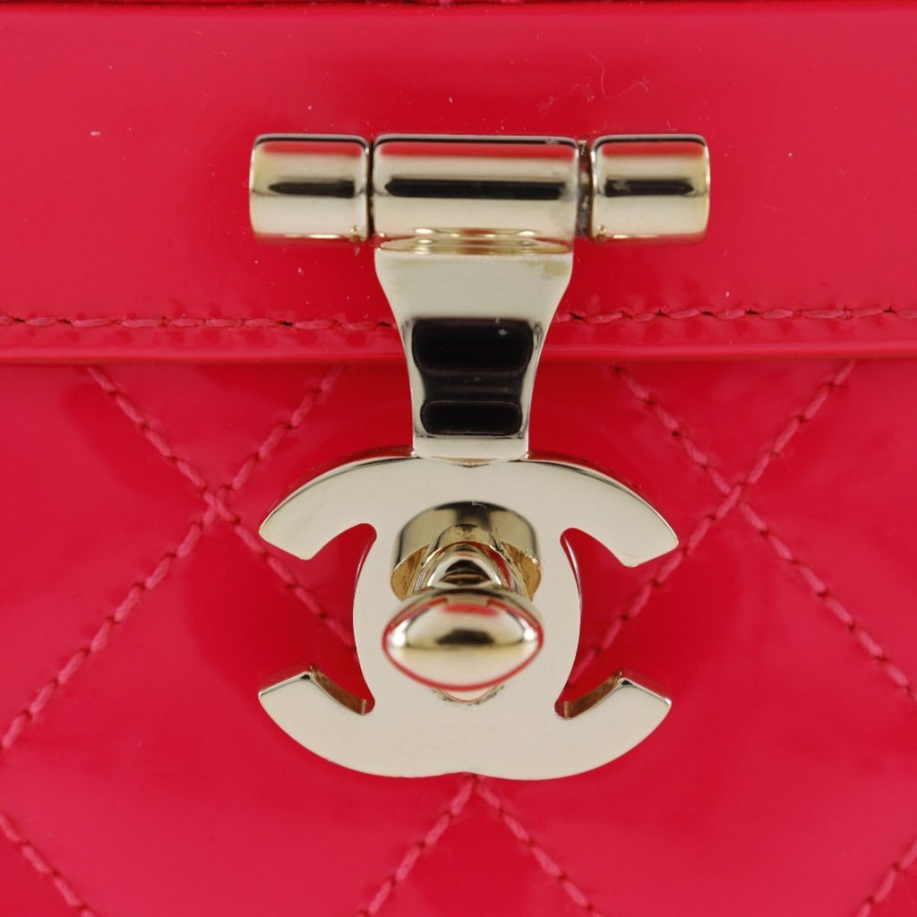 Chanel Pink Patent Leather Handbag (Pre-Owned)