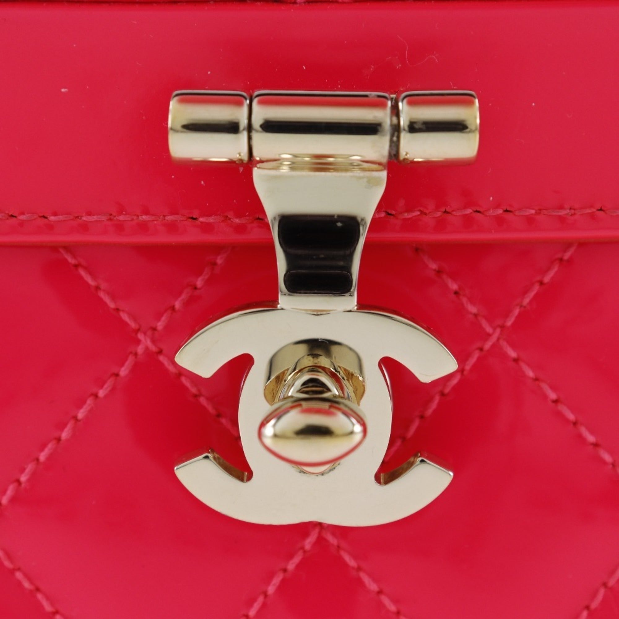 Chanel Pink Patent Leather Handbag (Pre-Owned)