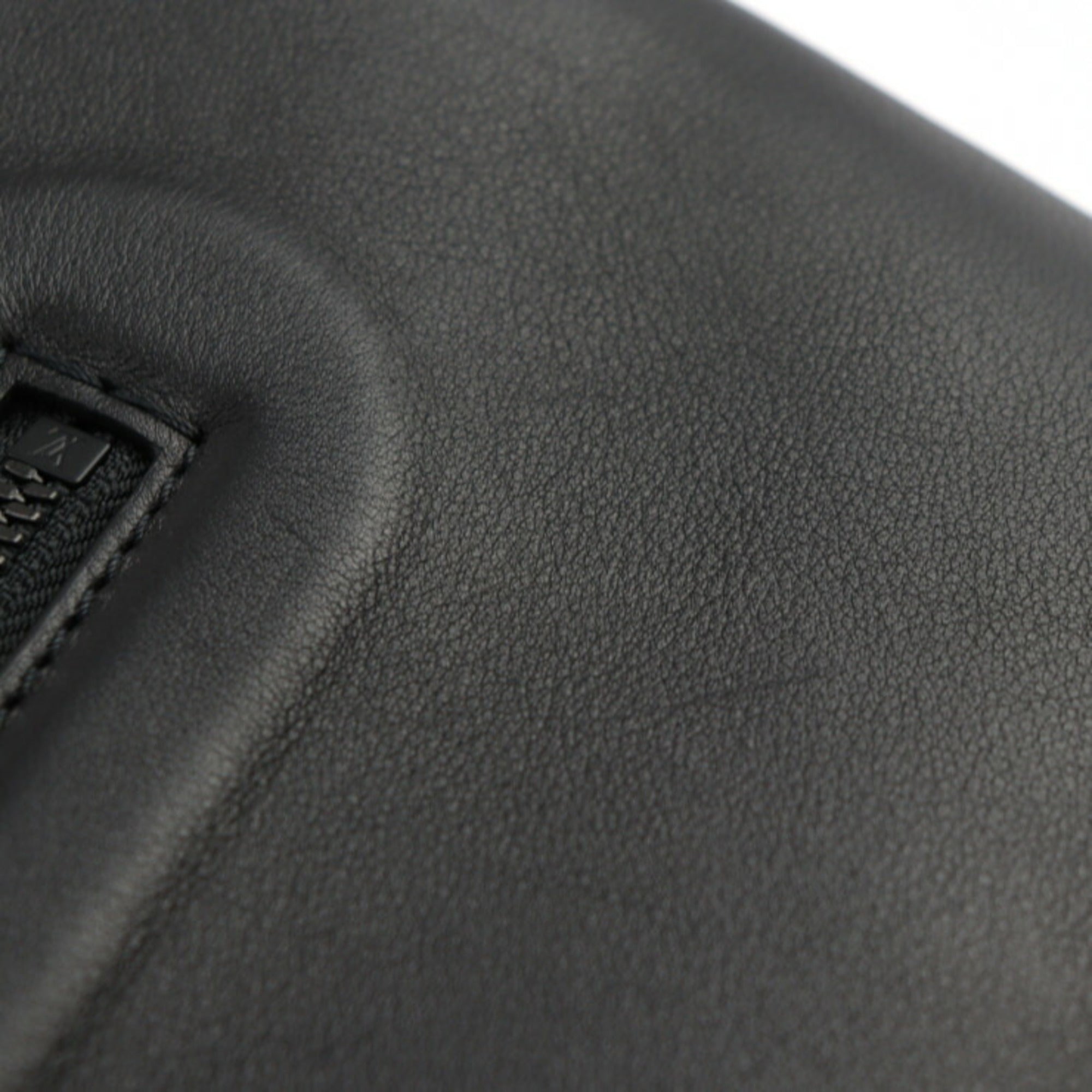 Louis Vuitton Black Leather Clutch Bag (Pre-Owned)