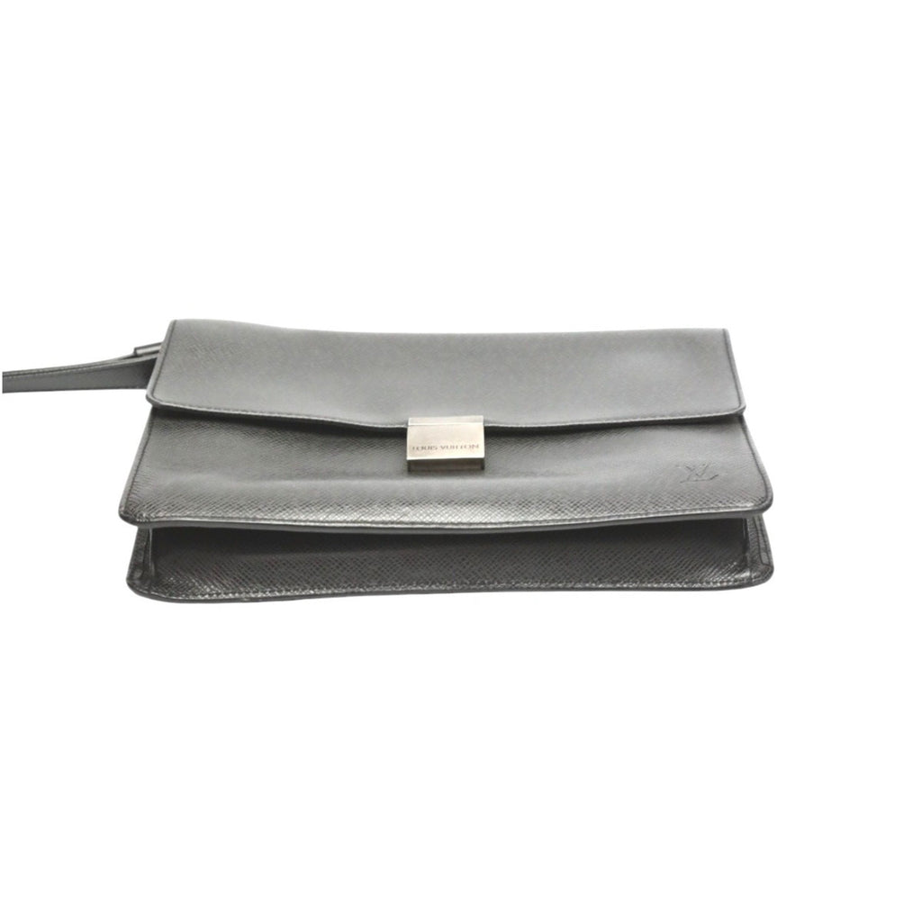 Louis Vuitton Taiga Black Taiga Leather Clutch Bag (Pre-Owned)