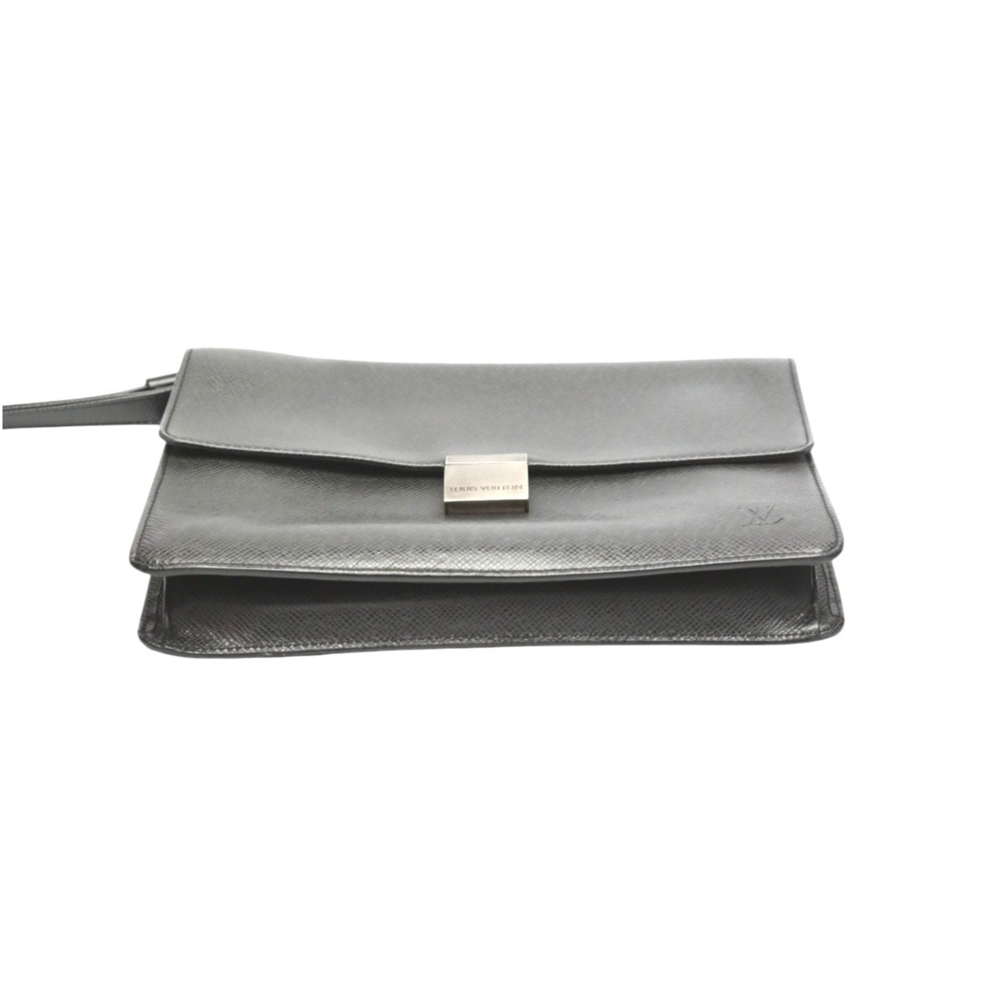 Louis Vuitton Taiga Black Taiga Leather Clutch Bag (Pre-Owned)