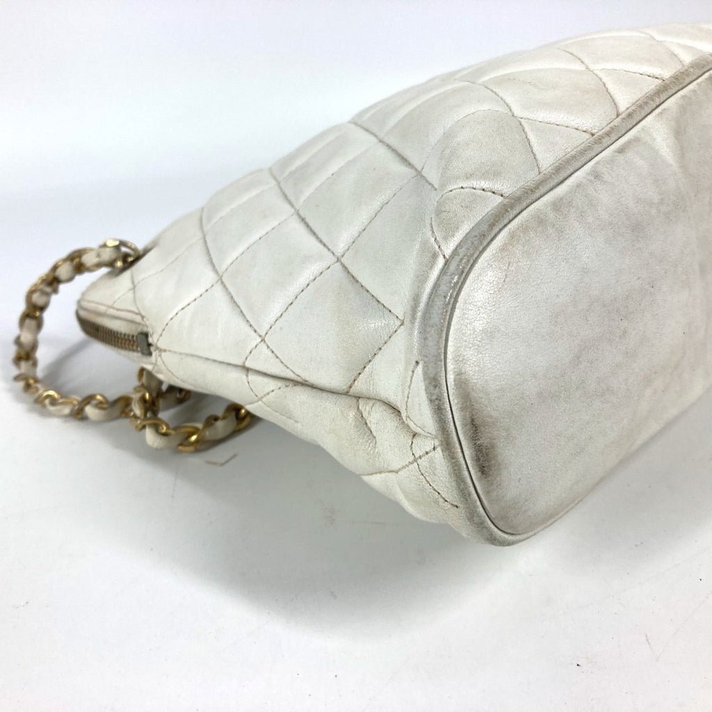 Chanel White Leather Shoulder Bag (Pre-Owned)