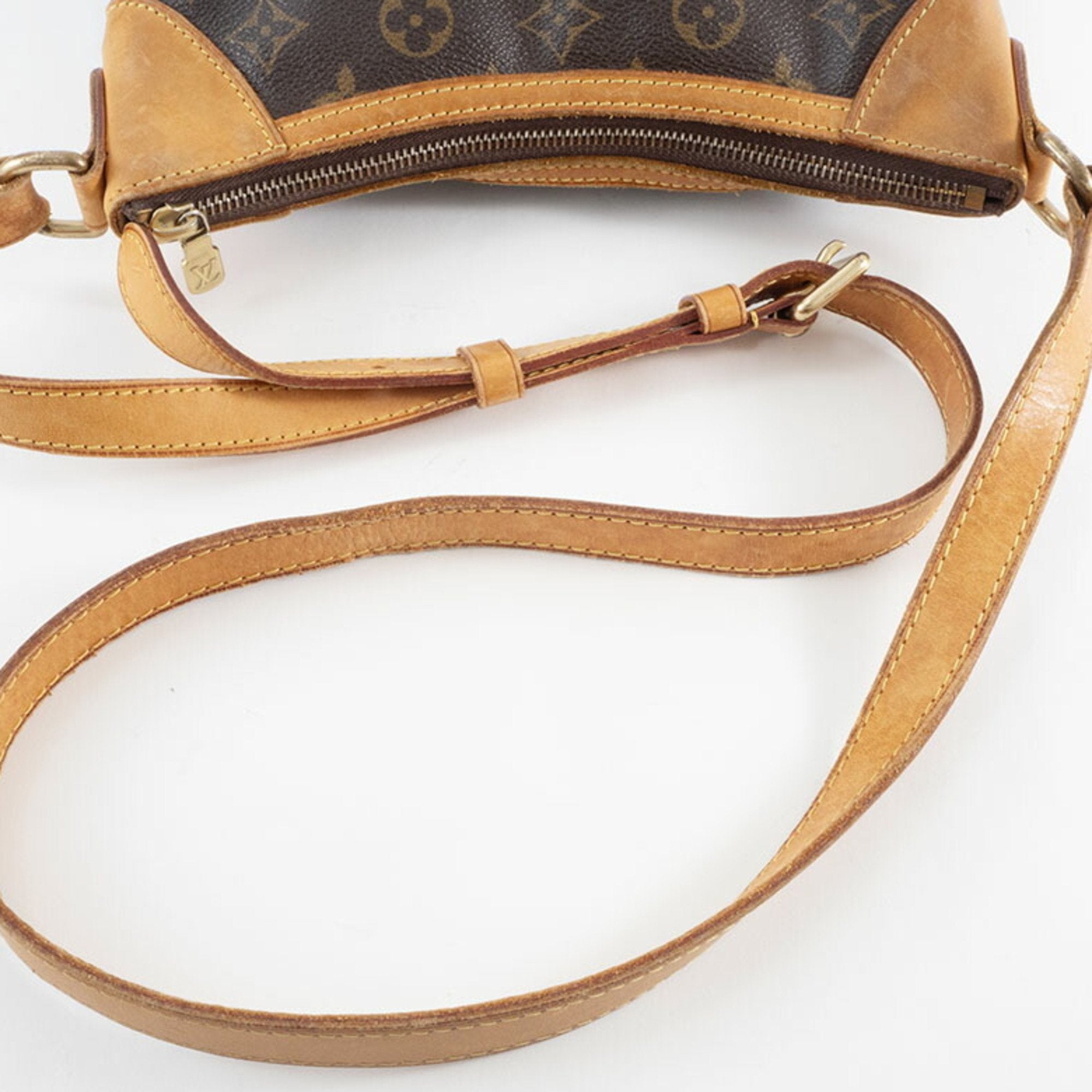 Louis Vuitton Brown Monogram Canvas Shoulder Bag (Pre-Owned)