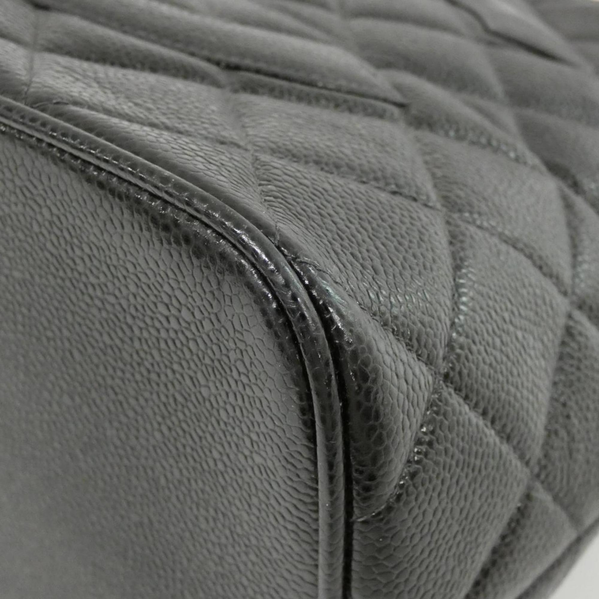 Chanel Black Grained Calfskin Handbag (Pre-Owned)