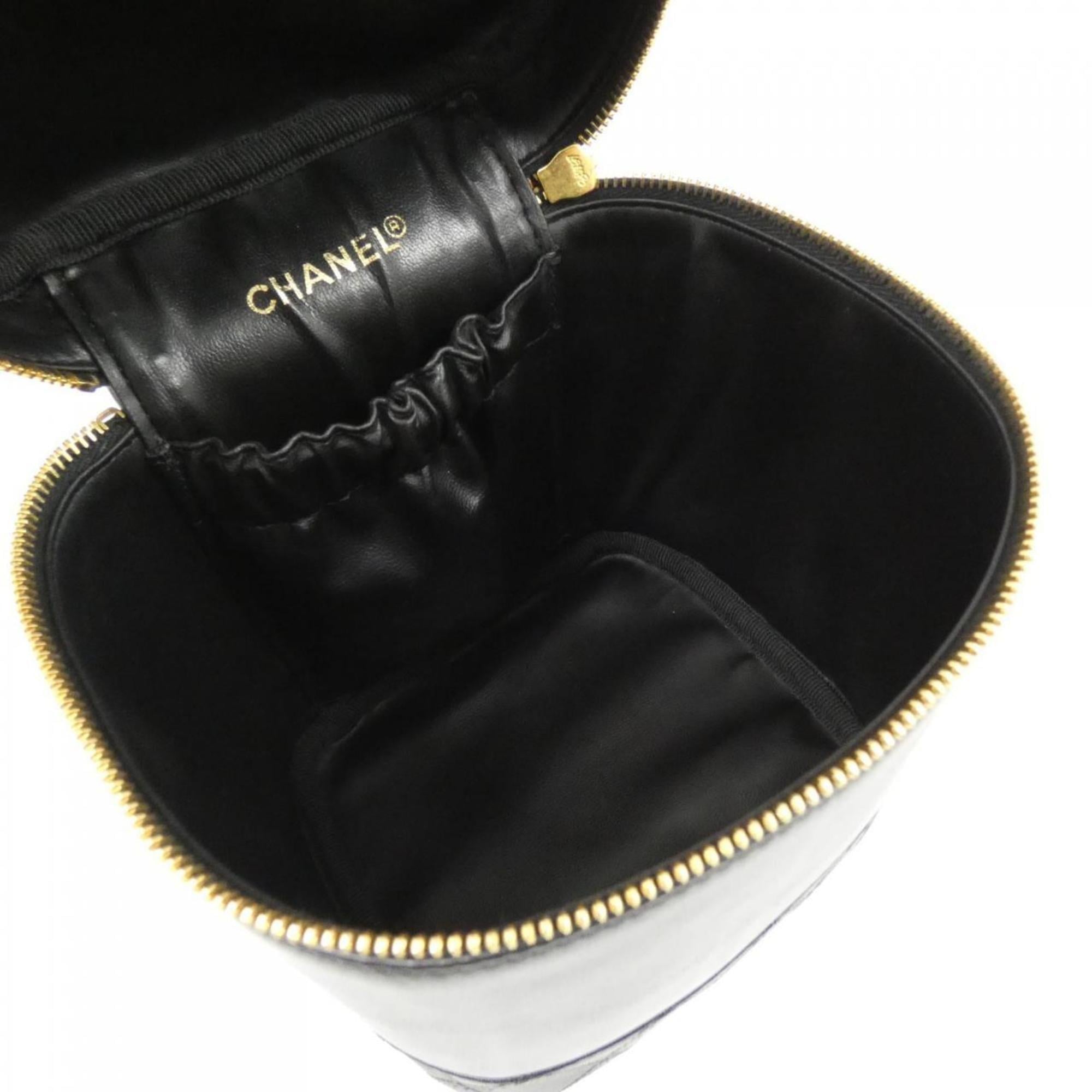 Chanel Black Leather Handbag (Pre-Owned)