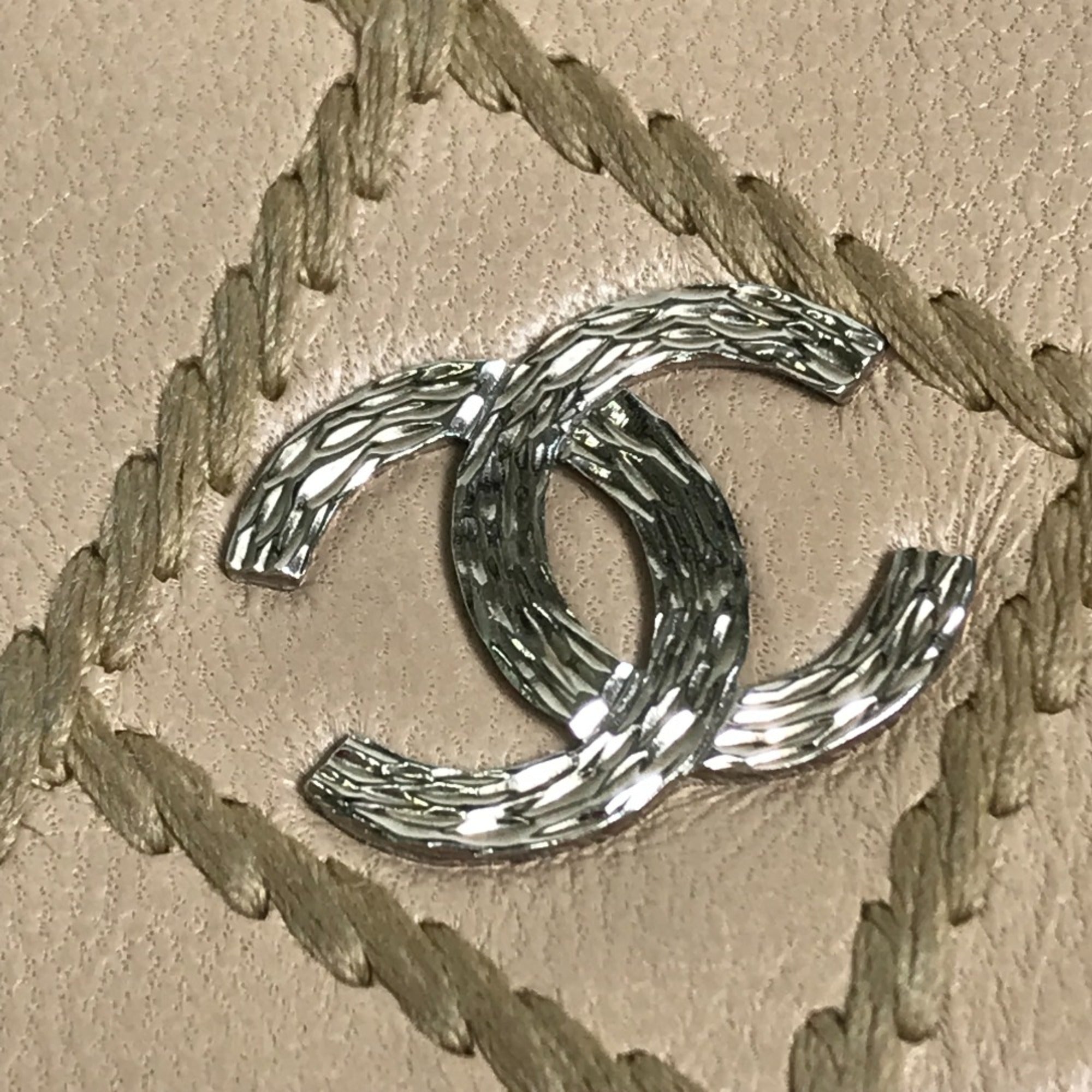 Chanel Beige Leather Long Wallet (Bi-Fold) (Pre-Owned)