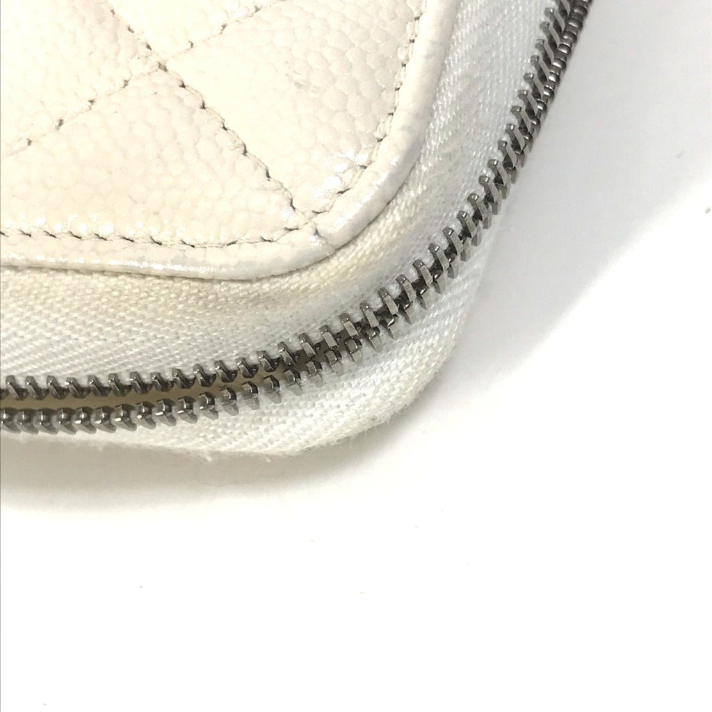 Chanel White Leather Long Wallet (Bi-Fold) (Pre-Owned)