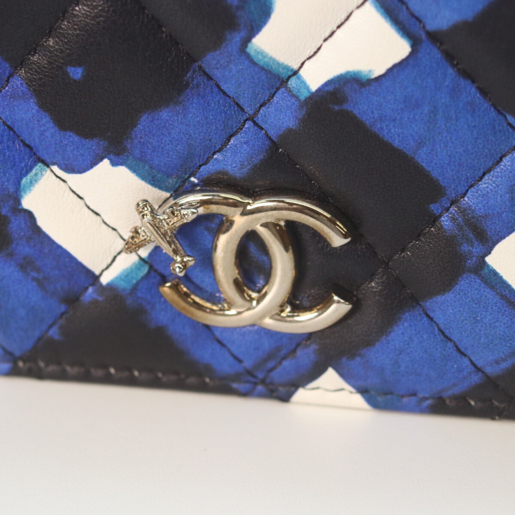 Chanel Black Blue Leather Shoulder Bag (Pre-Owned)