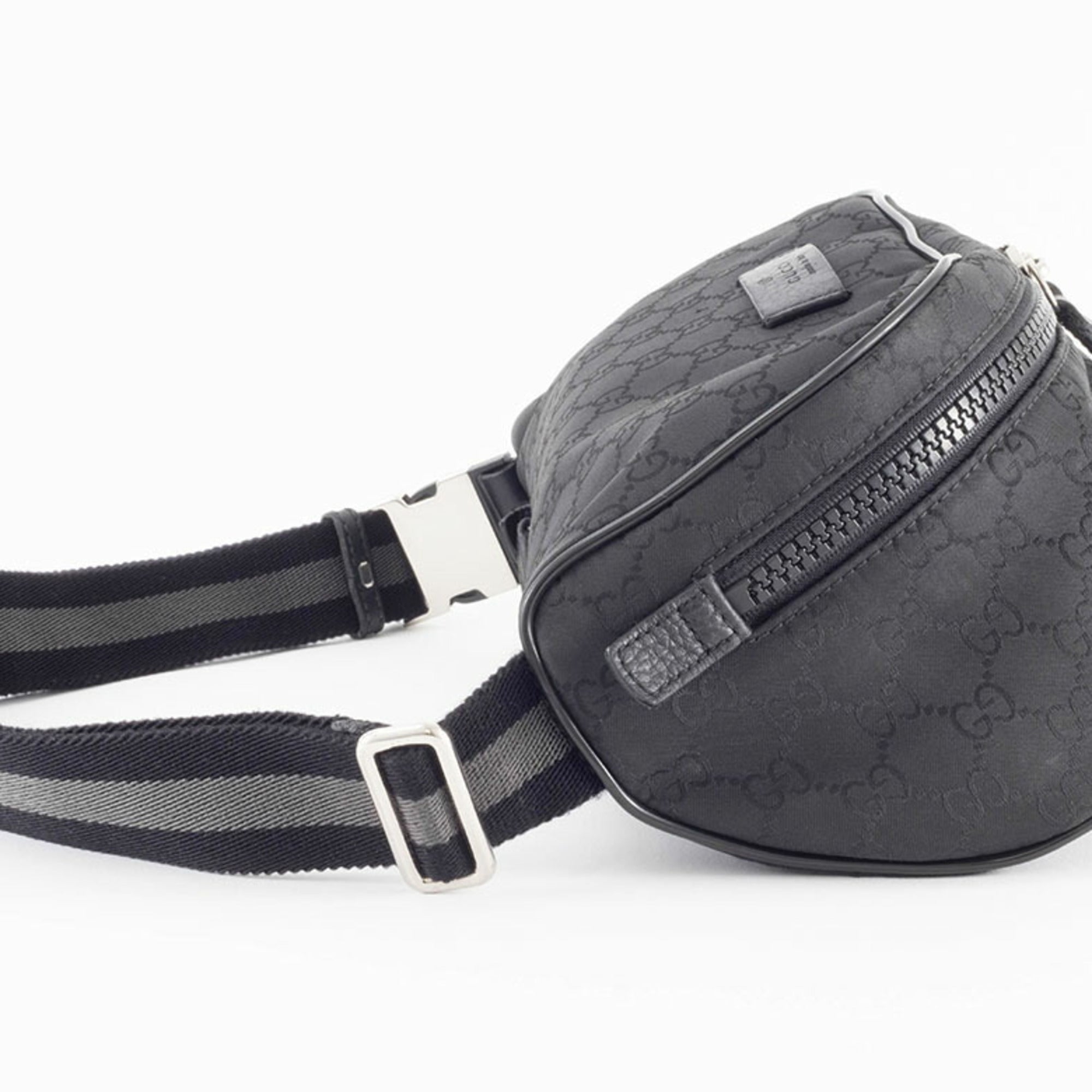 Gucci Black Nylon Pochette Shoulder Bag Sling Bag (Pre-Owned)