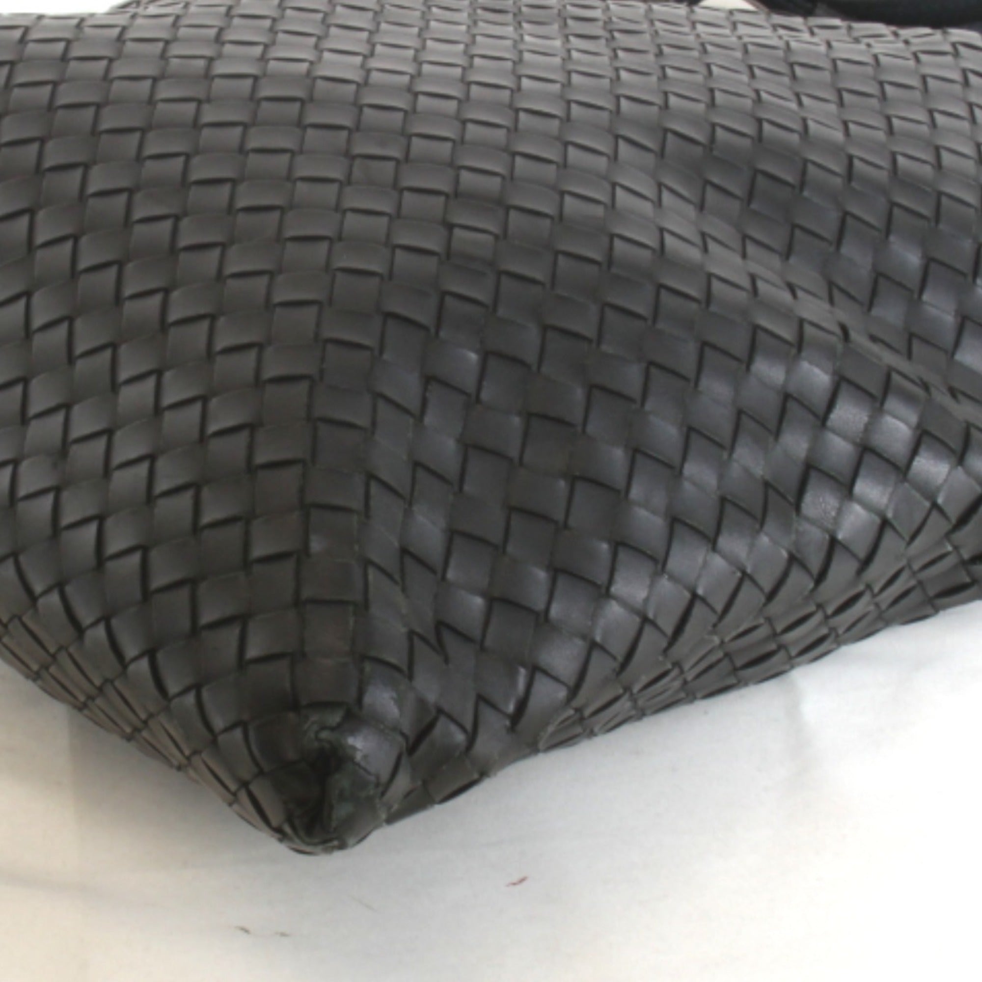 Bottega Veneta Black Leather Shoulder Bag (Pre-Owned)