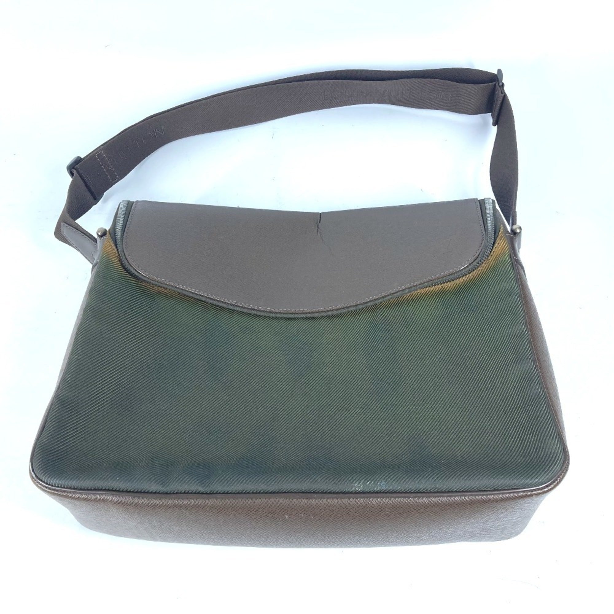 Louis Vuitton Brown Taiga Leather Nylon Messenger Bag Shoulder Bag (Pre-Owned)