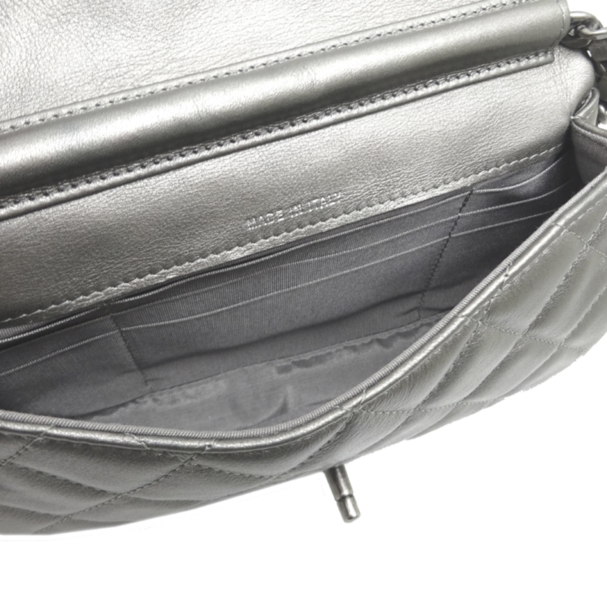 Chanel Matelasse Silver Leather Shoulder Bag (Pre-Owned)