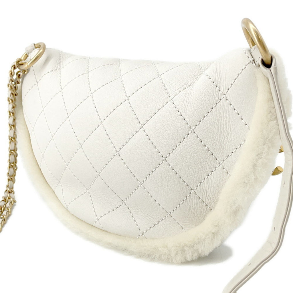 Chanel Matelasse Ivory White Leather Sling Bag (Pre-Owned)
