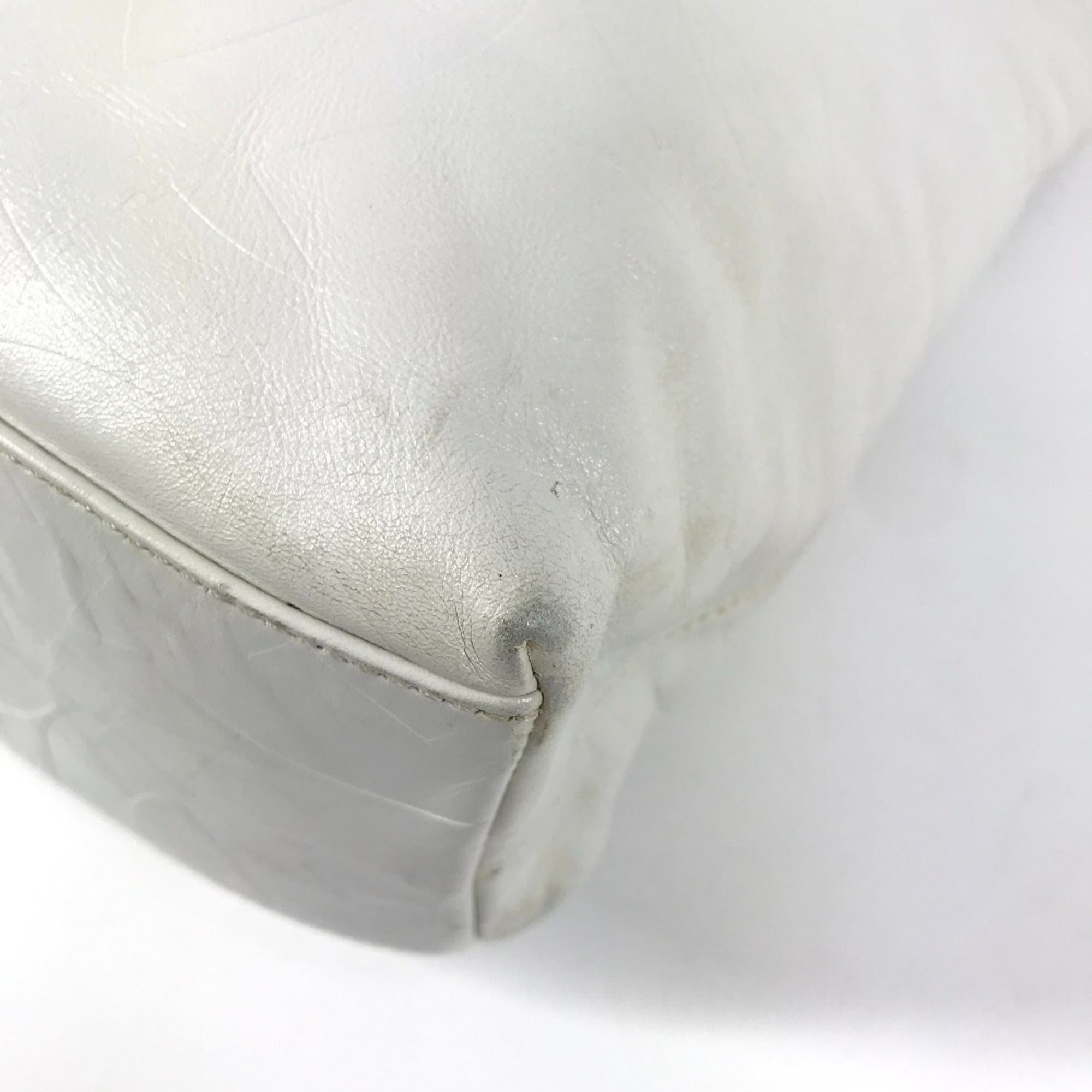Chanel White Leather Shoulder Bag Tote Bag (Pre-Owned)