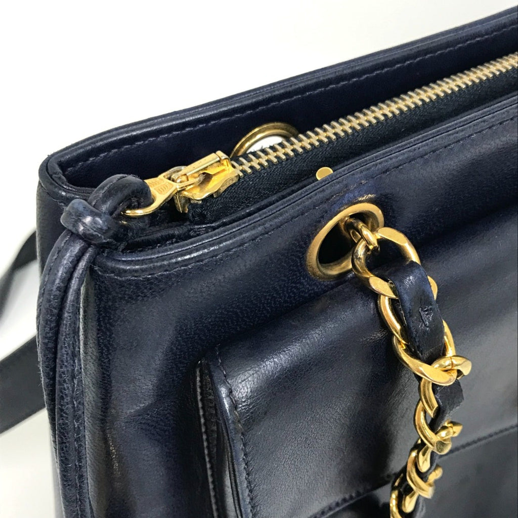 Chanel Navy Leather Shoulder Bag (Pre-Owned)