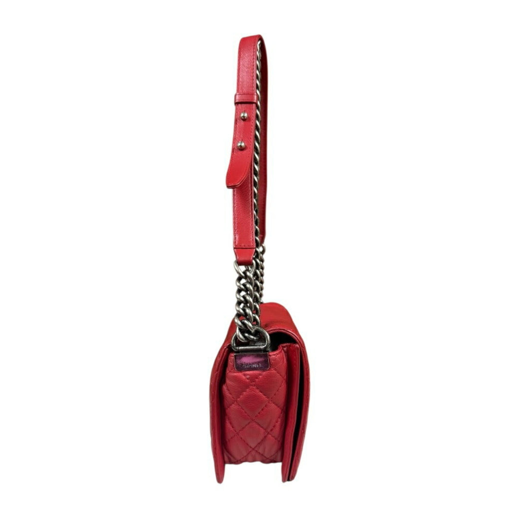 Chanel Boy Chanel Red Color Leather Shoulder Bag (Pre-Owned)