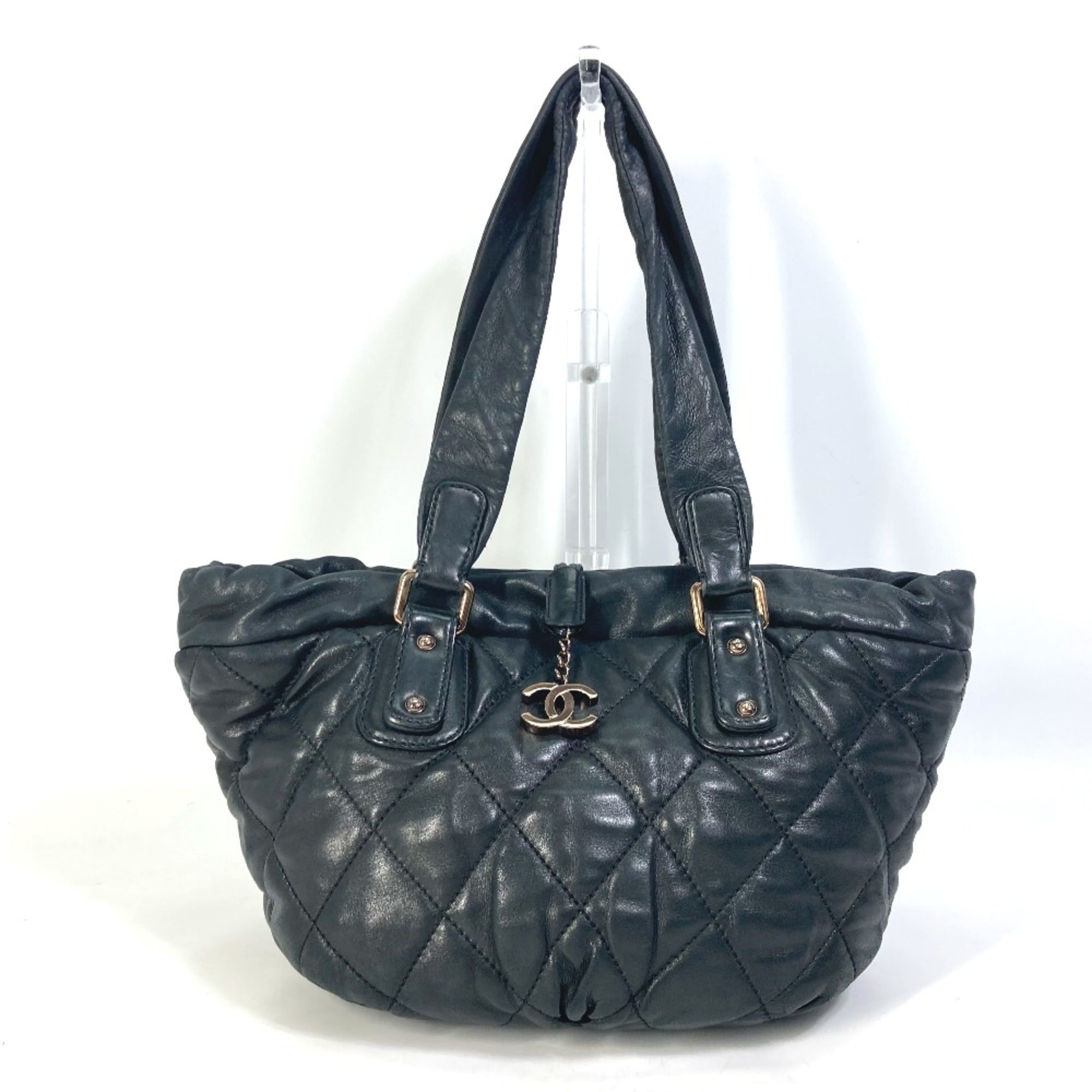 Chanel Black Leather Shoulder Bag (Pre-Owned)