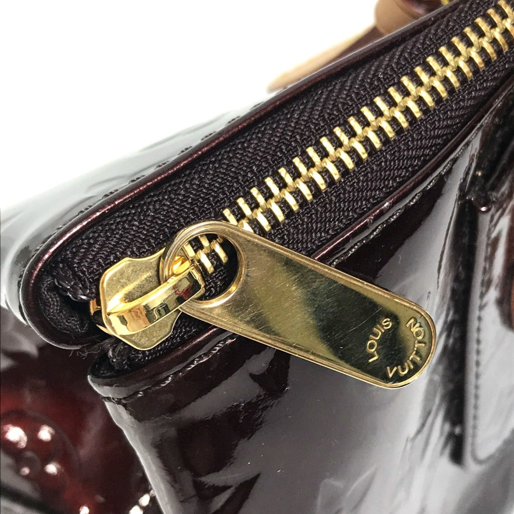 Louis Vuitton Red Leather Shoulder Bag (Pre-Owned)