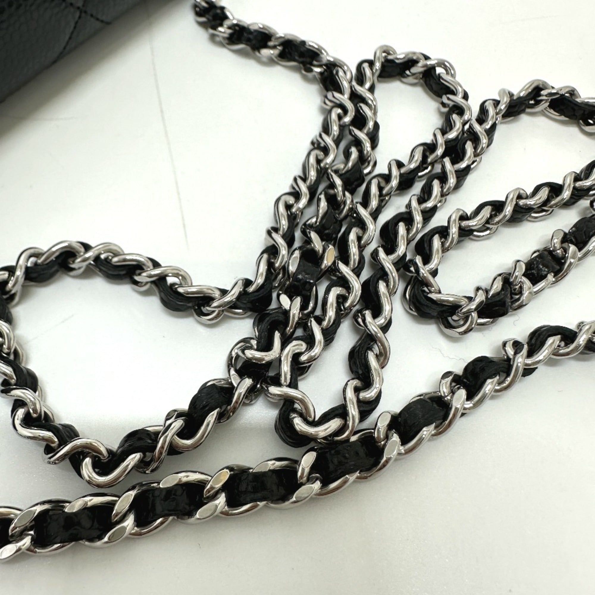 Chanel Black Caviar Leather Shoulder Bag (Pre-Owned)