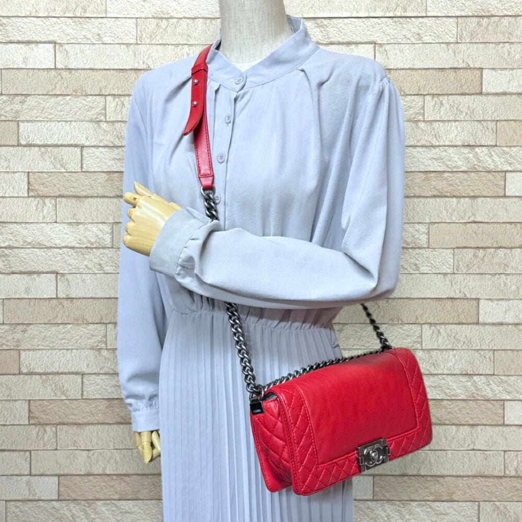 Chanel Boy Chanel Red Color Leather Shoulder Bag (Pre-Owned)