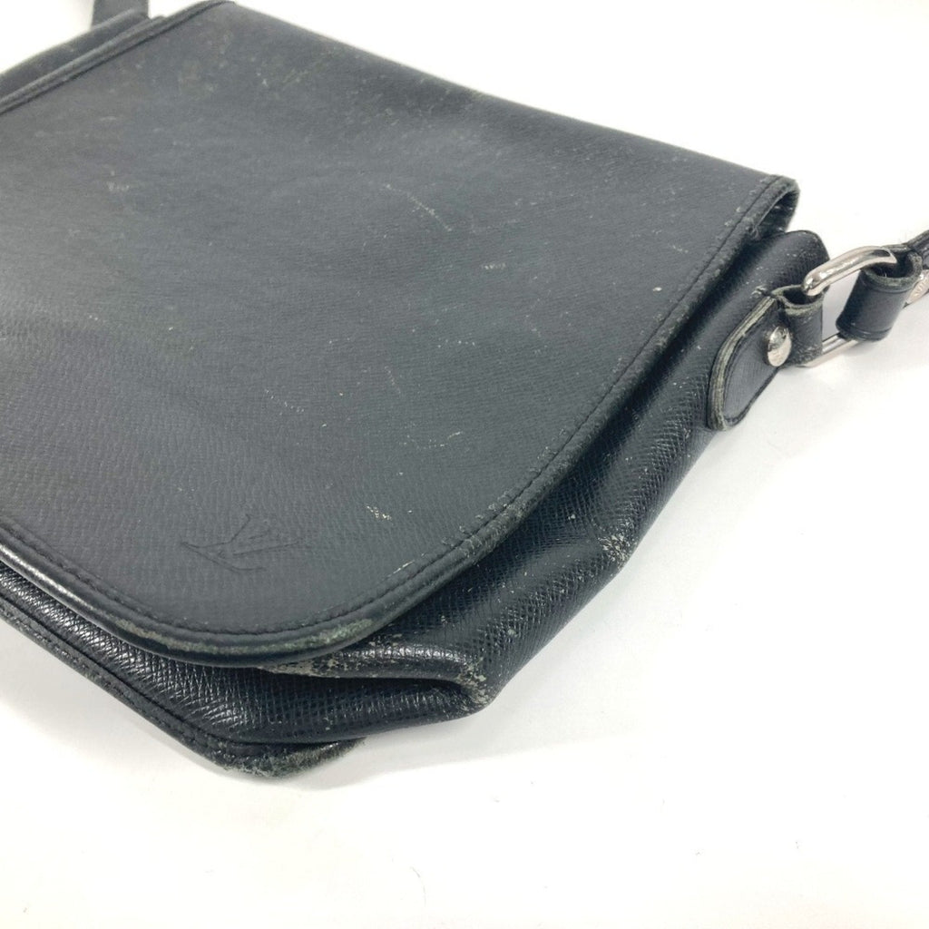 Louis Vuitton Ardoise Black Taiga Leather Shoulder Bag (Pre-Owned)