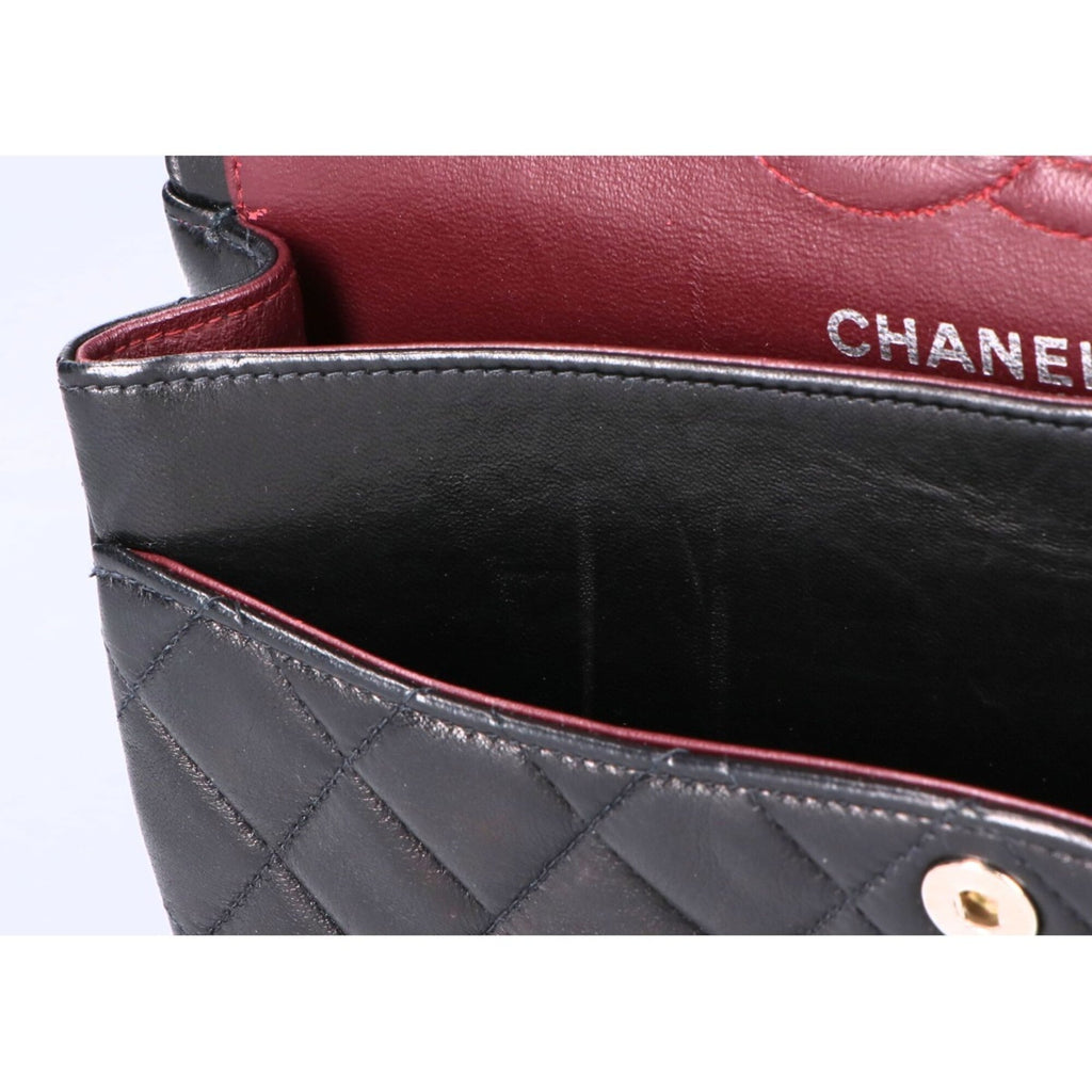 Chanel Matelasse Black Leather Shoulder Bag (Pre-Owned)