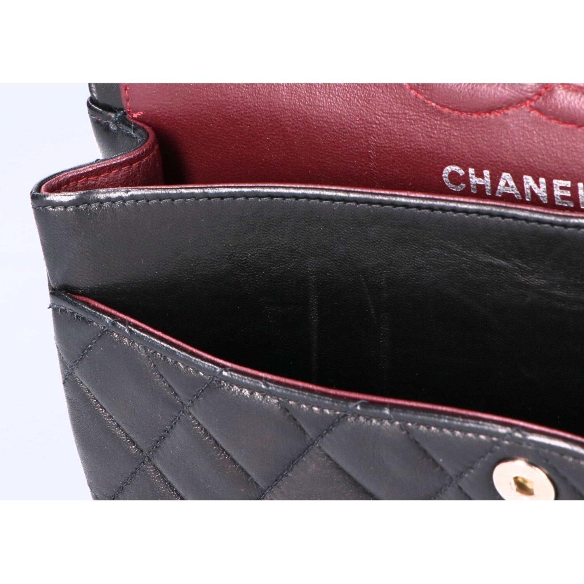 Chanel Matelasse Black Leather Shoulder Bag (Pre-Owned)
