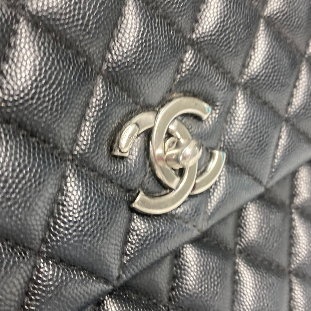 Chanel Black Leather Handbag (Pre-Owned)