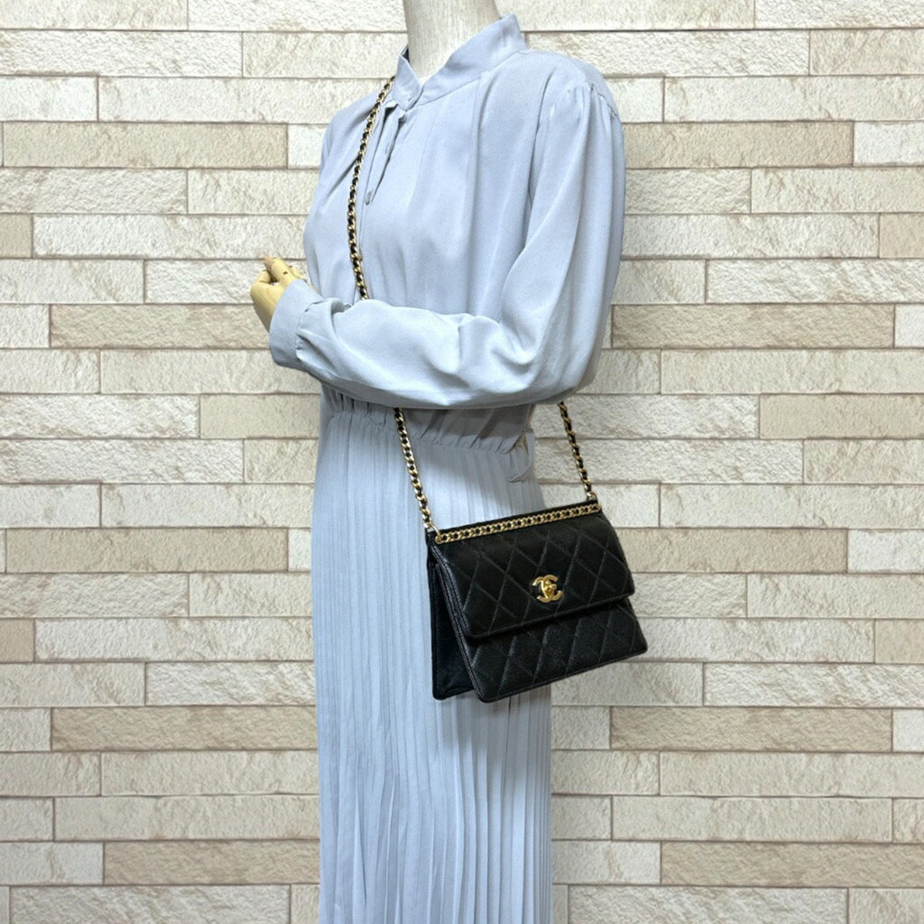 Chanel Black Caviar Leather Shoulder Bag (Pre-Owned)