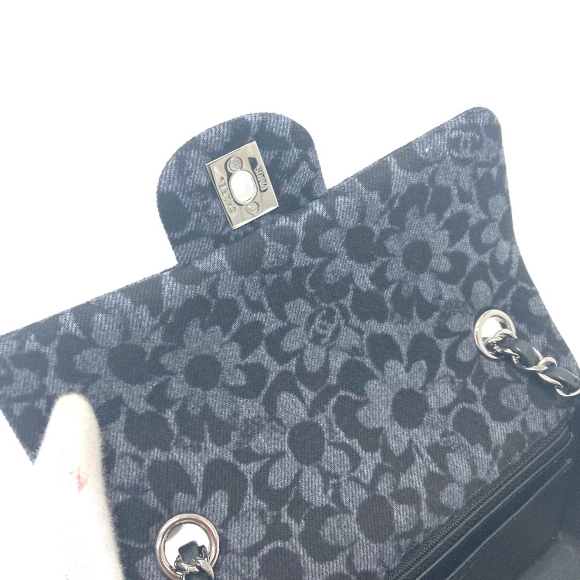 Chanel Black Denim Shoulder Bag (Pre-Owned)